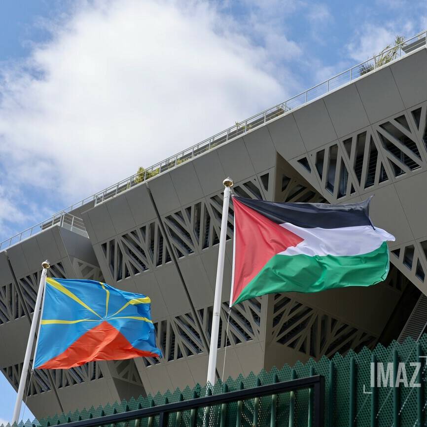Alors que la France doit reconnaître officiellement l’État de Palestine ce lundi 22 septembre, plusieurs collectivités de La Réunion ont hissé le drapeau palestinien sur leurs frontons, malgré la mise en garde de la préfecture. Une initiative symbolique qui alimente la polémique déjà présente dans l’Hexagone.