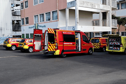 Un lycéen chute du 4ᵉ étage à Saint-Denis : émotion et enquête ouverte