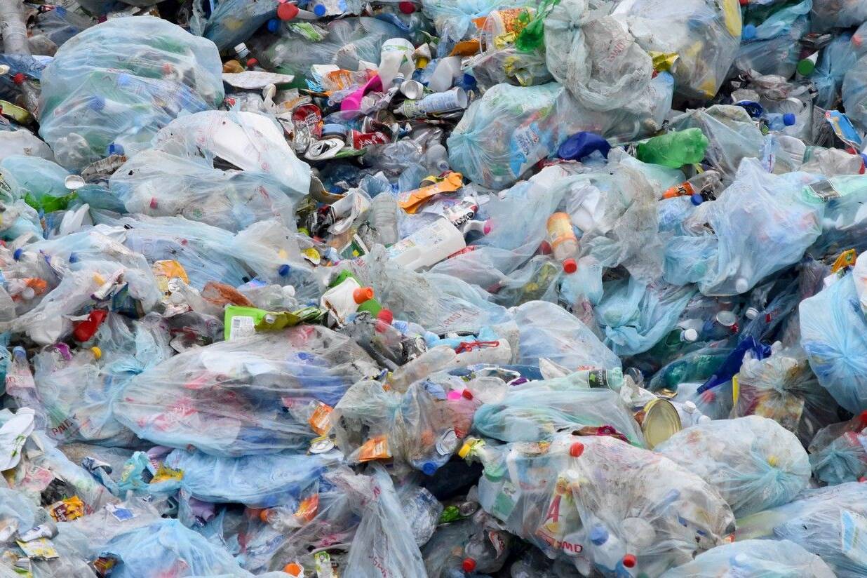 Mangareva : plus de 900 m³ de déchets dangereux évacués pour protéger l’île et soutenir l’ordre public