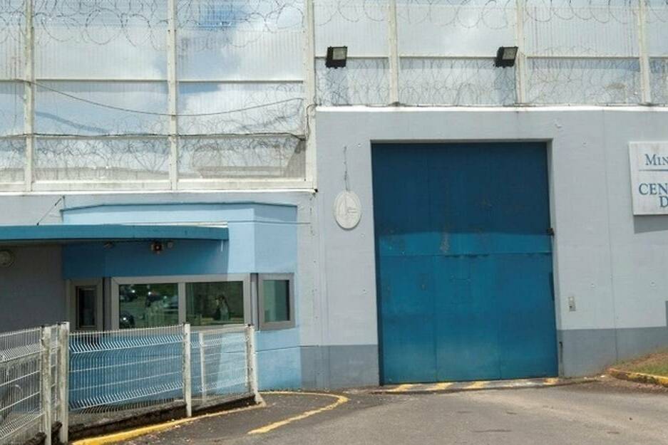 Les surveillants de Baie-Mahault à bout de souffle face à une prison saturée