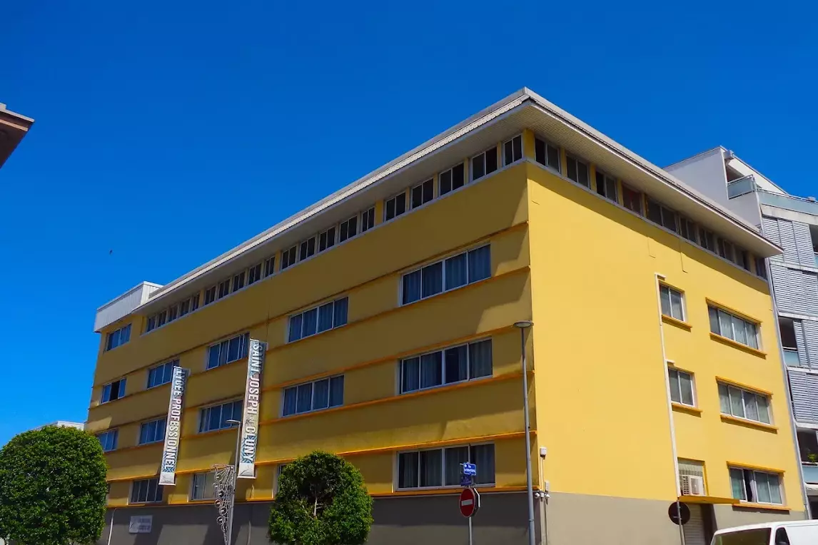 Trois interpellations après des menaces avec arme devant un lycée à Nouméa