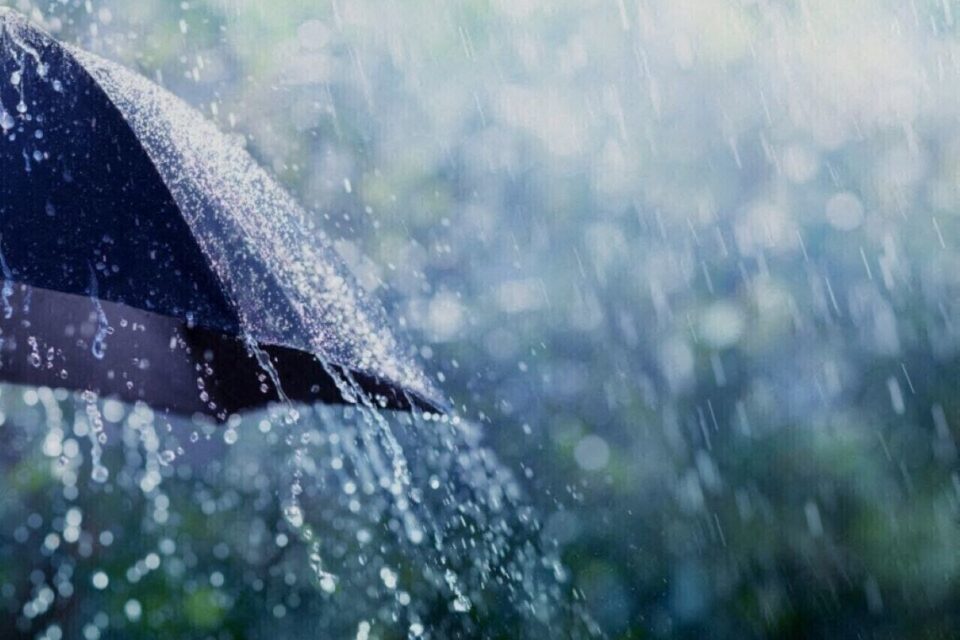 La Guadeloupe a été placée en vigilance orange mardi soir 23 septembre en raison du passage de l’onde tropicale active n°28. Météo France alerte sur des pluies soutenues et des orages pouvant encore toucher l’archipel, malgré une amélioration progressive attendue dans la nuit.