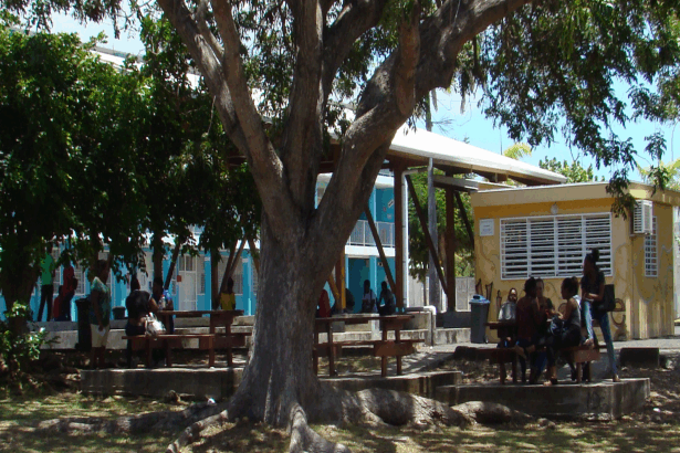 Guadeloupe : un lycéen poignardé en plein cours au Moule, un camarade interpellé