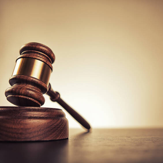 La commission d’enquête parlementaire sur l’accès à la justice dans les territoires ultramarins entame, ce lundi 22 septembre, une série d’auditions à l’Assemblée nationale. Créée à l’initiative du député de Guyane Davy Rimane, avec pour rapporteur Frantz Gumbs, député de Saint-Barthélemy et de Saint-Martin, elle vise à dresser un état des lieux précis des carences du système judiciaire.