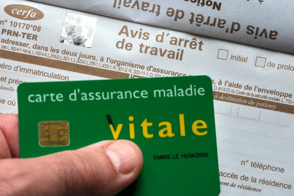 Depuis le 1er septembre 2025, un nouveau formulaire d’arrêt de travail Cerfa ultra-sécurisé est obligatoire partout en France, y compris dans les territoires d’Outre-mer. Cette réforme vise à contrer une explosion des fraudes, évaluées à 42 millions d’euros en 2024 au niveau national.