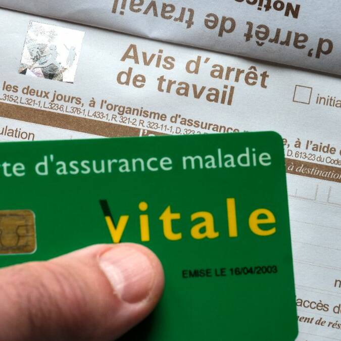 Depuis le 1er septembre 2025, un nouveau formulaire d’arrêt de travail Cerfa ultra-sécurisé est obligatoire partout en France, y compris dans les territoires d’Outre-mer. Cette réforme vise à contrer une explosion des fraudes, évaluées à 42 millions d’euros en 2024 au niveau national.