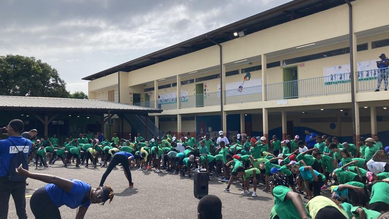 Ce vendredi 19 septembre, les rues du quartier Mirza à Cayenne ont résonné des voix joyeuses des élèves des écoles Léopold Héder et Edmard Malacarnet.