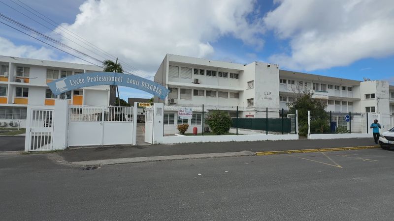Guadeloupe : un lycéen poignardé au Moule, l’établissement sous le choc