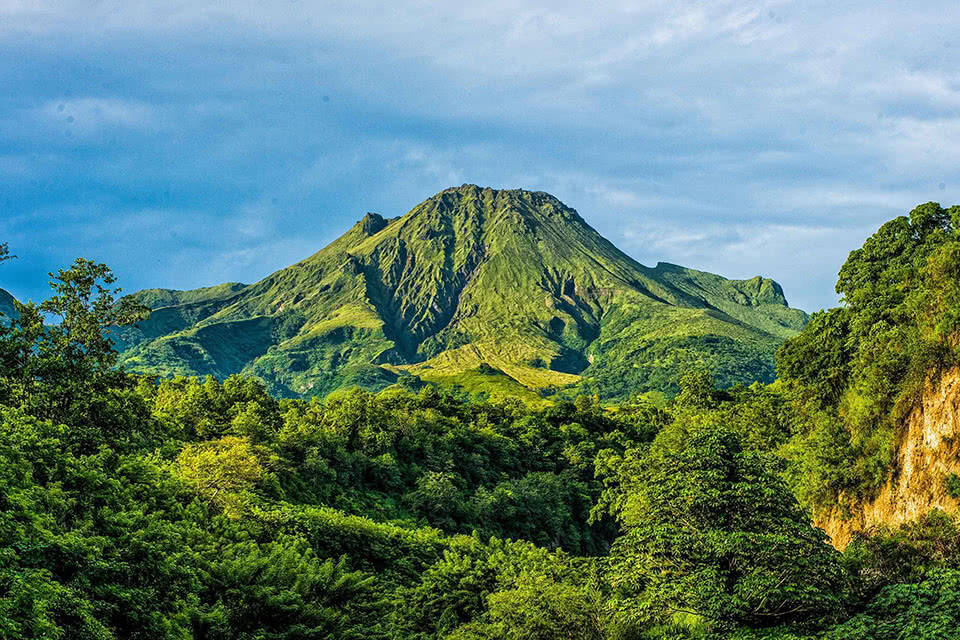 Martinique : l’inquiétude grandit face à la recrudescence d’activité de la Montagne Pelée