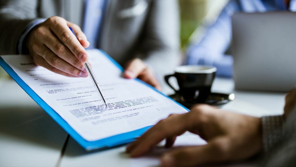 Outre-mer : le retrait des assureurs fragilise l’économie ultramarine