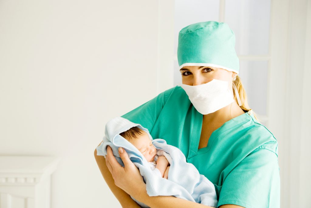 Maré sans sage-femme : les femmes de l’île livrées à un système de santé en tension