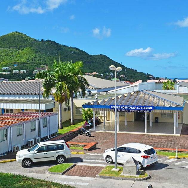 Un scandale médical secoue Saint-Martin : un chirurgien soupçonné d’avoir exercé sans diplôme pendant dix ans