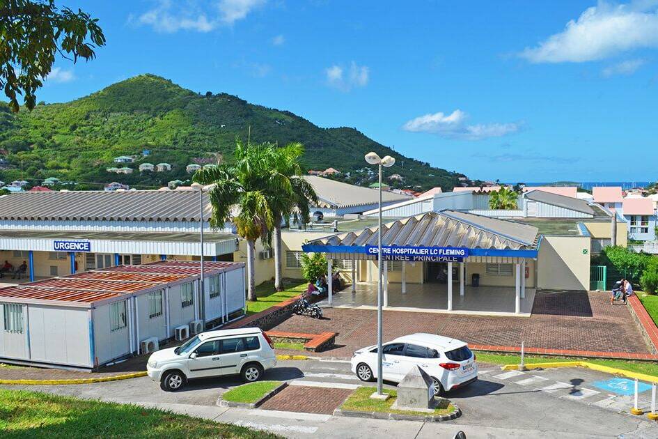 Un scandale médical secoue Saint-Martin : un chirurgien soupçonné d’avoir exercé sans diplôme pendant dix ans