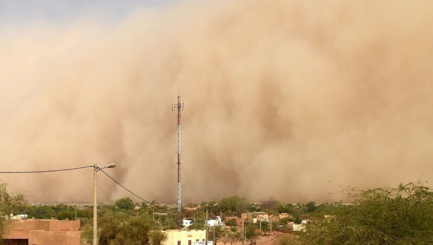 Pollution atmosphérique : l’Anses recommande de réduire les émissions humaines pendant les tempêtes de sable