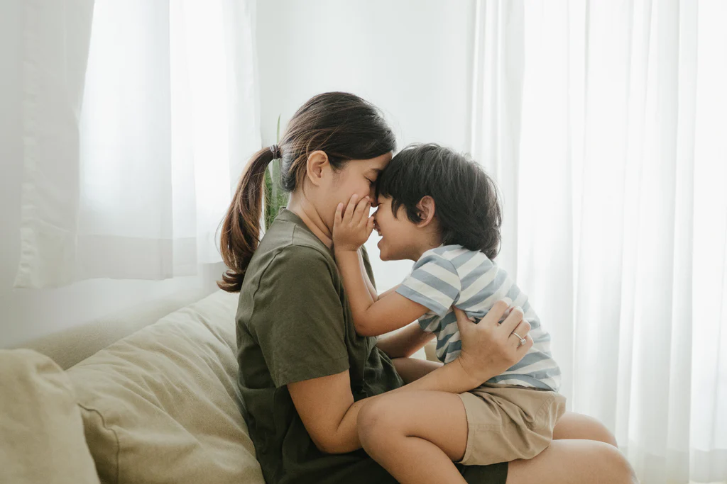C’est une première en Polynésie française : l’école Ti’apā de Paea a inauguré, mardi 30 septembre, une Unité d’enseignement en élémentaire autisme (UEEA). Cette classe pilote accueille dix enfants atteints de troubles du spectre autistique, leur offrant un accompagnement spécialisé tout en les intégrant à la vie scolaire ordinaire.