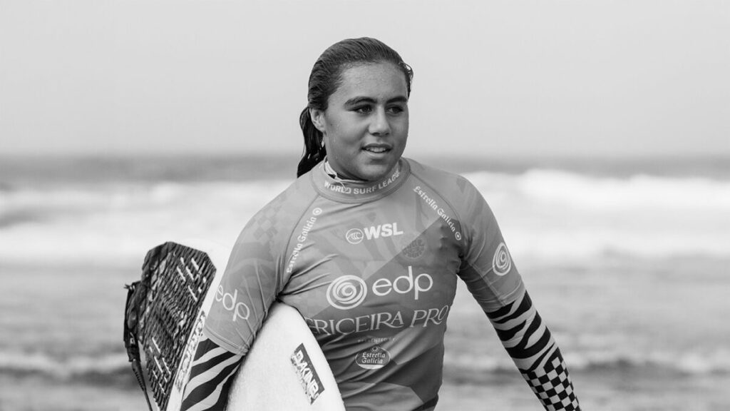 Tya Zebrowski, la jeune prodige du surf polynésien, fait une pause pour raison de santé