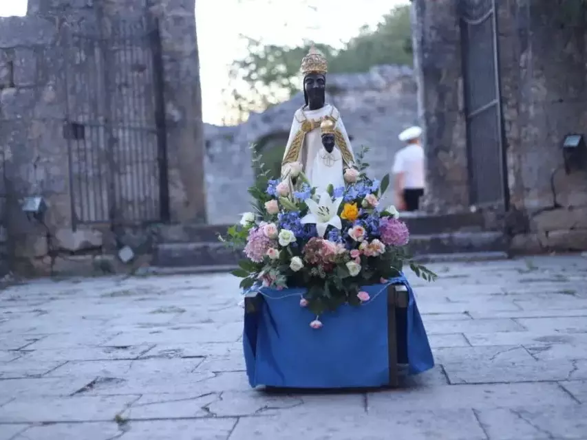 Transat Café L’Or 2025 : la Vierge Noire de Rocamadour embarque pour la Martinique