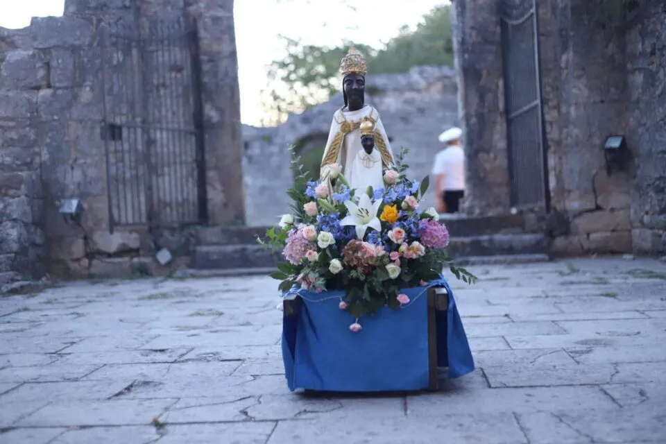 Transat Café L’Or 2025 : la Vierge Noire de Rocamadour embarque pour la Martinique
