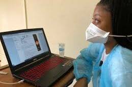 Saint-Laurent-du-Maroni : Elauriansca Antinon, future médecin, revient inspirer les élèves de son ancienne école