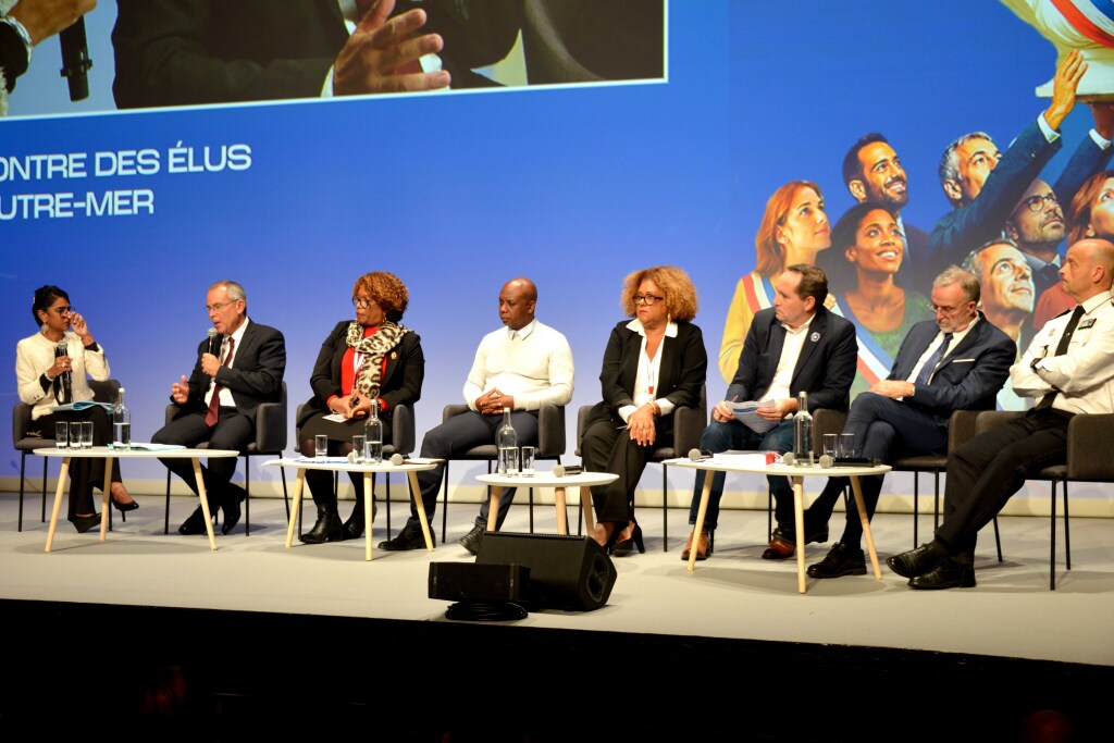 Au Congrès des maires, les élus d’Outre-mer rappellent à Paris que la République ne peut plus détourner le regard