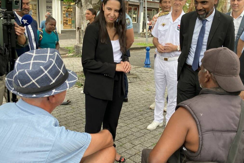 Visite ministérielle à La Réunion : Naïma Moutchou rappelle l’engagement de l’État malgré les impatiences locales
