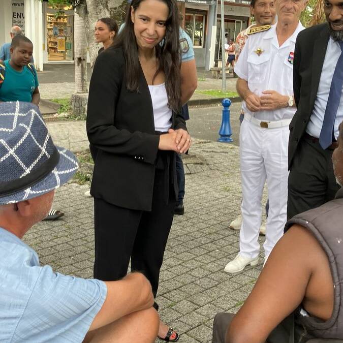 Visite ministérielle à La Réunion : Naïma Moutchou rappelle l’engagement de l’État malgré les impatiences locales