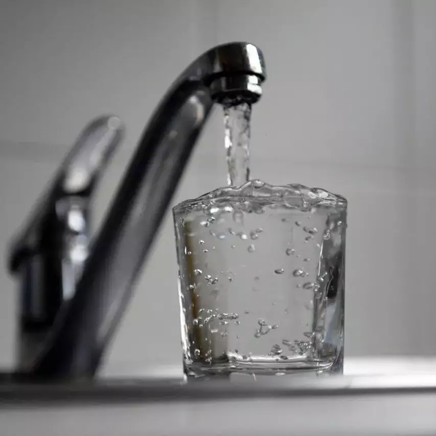 Fin des restrictions à Basse-Terre : l’eau du robinet à nouveau potable après un mois de perturbations