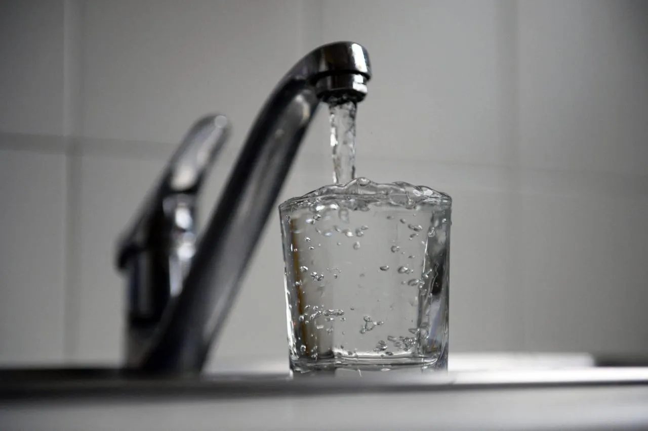 Fin des restrictions à Basse-Terre : l’eau du robinet à nouveau potable après un mois de perturbations