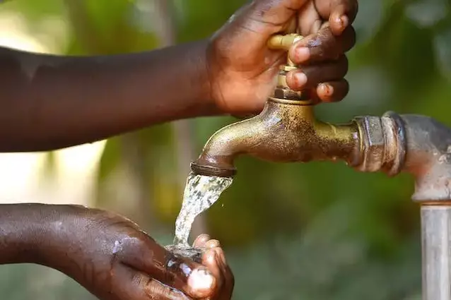 Eau potable en Guyane : la controverse enfle, les élus sommés d’assumer leurs responsabilités