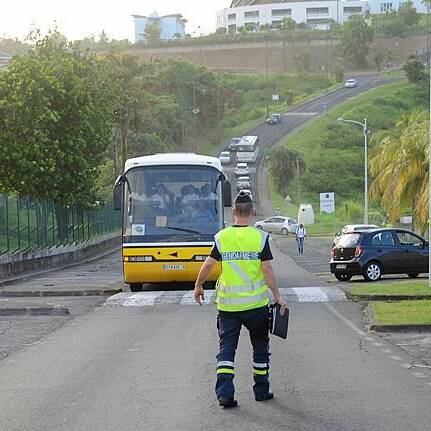 Guadeloupe : un chauffeur de car scolaire récidiviste interpellé pour conduite sous stupéfiants