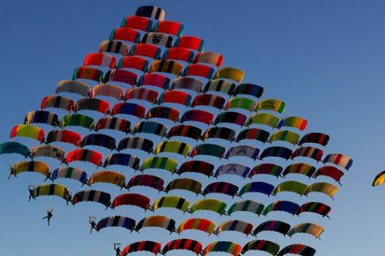Un Saint Pierrais entre dans l histoire en battant un record mondial de parachutisme en Floride