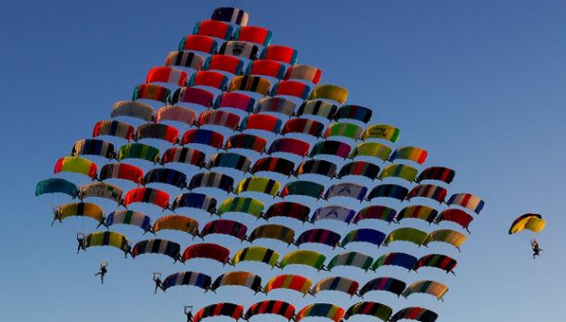 Un Saint Pierrais entre dans l histoire en battant un record mondial de parachutisme en Floride