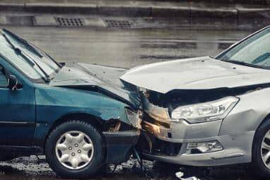Choc frontal sur la route de la Traversée : deux septuagénaires grièvement blessés