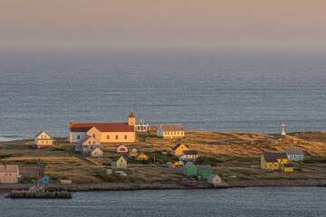 Miquelon face à la montée des eaux : le village se déplace pour rester vivant