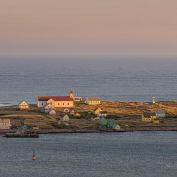 Miquelon face à la montée des eaux : le village se déplace pour rester vivant