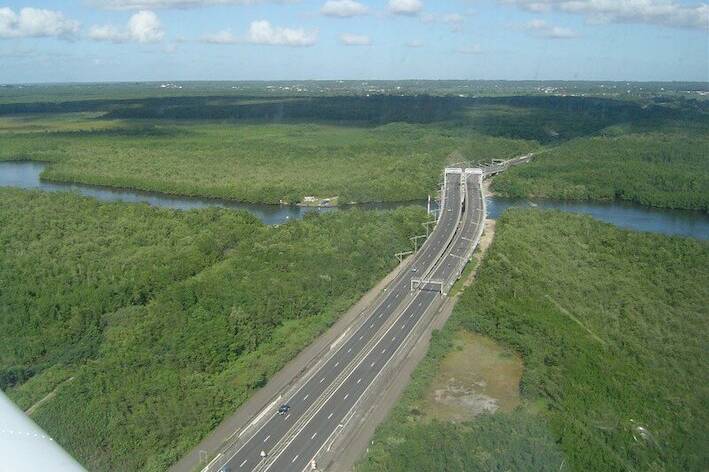 Carambolage sur la route de l’Alliance à Baie Mahault, une blessée et des bouchons au petit matin