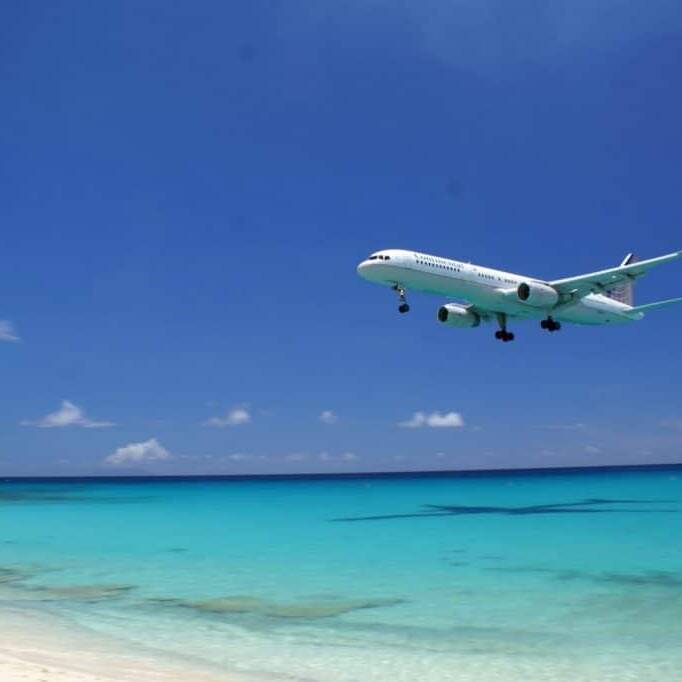 Six compagnies aériennes suspendent leurs vols vers le Venezuela après une alerte américaine