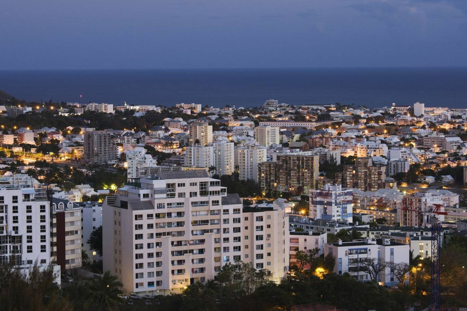 Saint-Denis : une femme chute mortellement du 3e étage, son mari hospitalisé avant sa garde à vue
