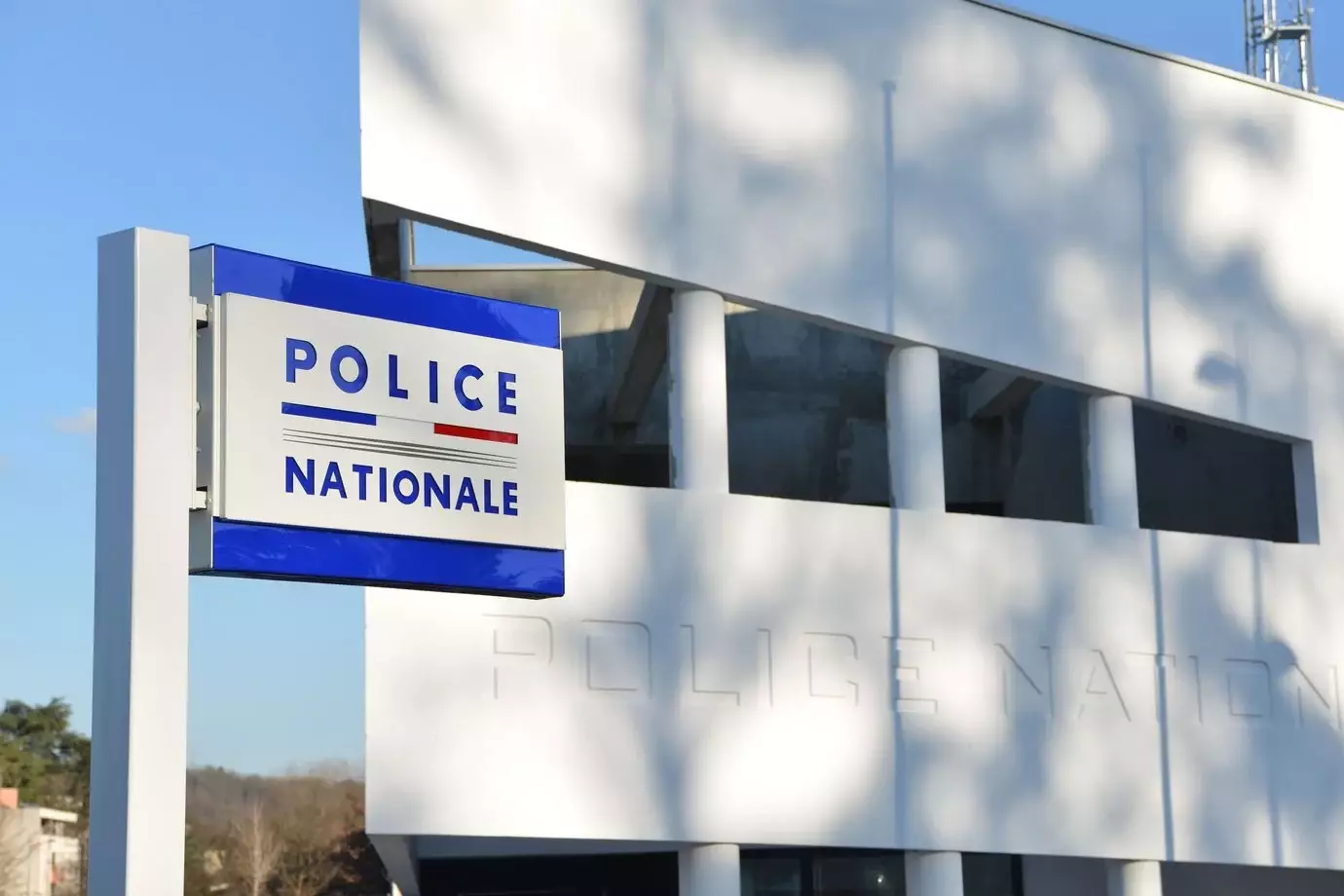 Mayotte : une cadre du Département porte plainte pour harcèlement moral contre le directeur général des services, François Ravier