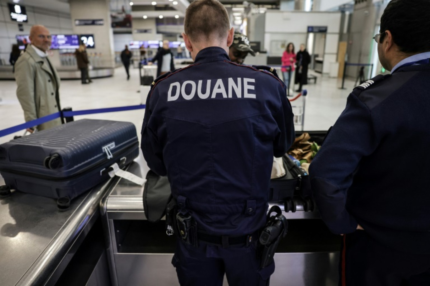 Trafic de drogue à La Réunion : l’État intensifie la lutte contre les mules à l’aéroport Roland-Garros