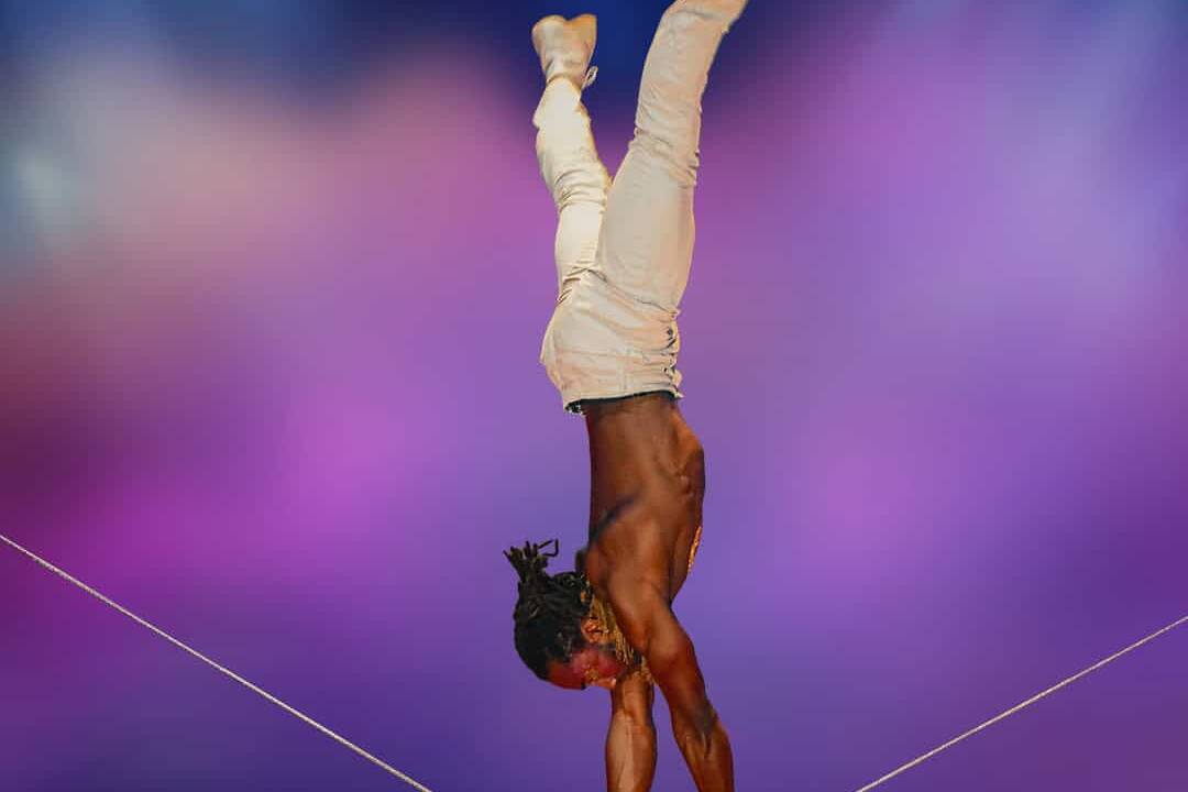 Antino Pansa, l’acrobate guyanais qui conquiert la scène londonienne