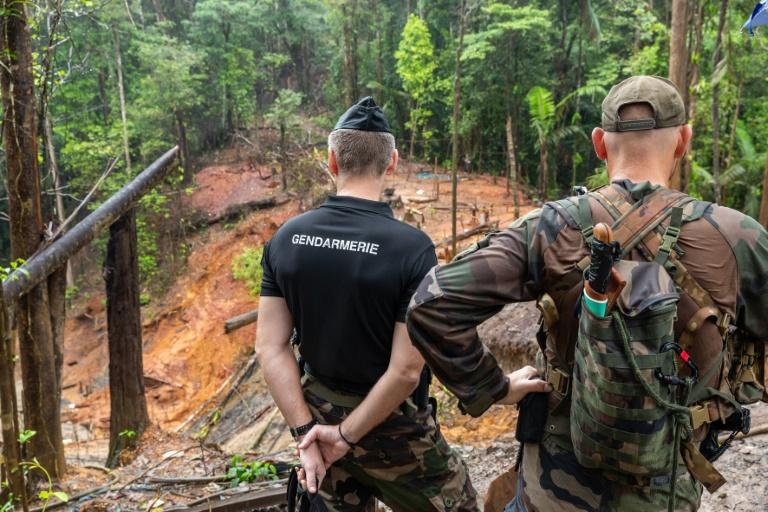 Guyane : un ex-commandant de gendarmerie soupçonné de corruption dans la lutte contre l’orpaillage clandestin