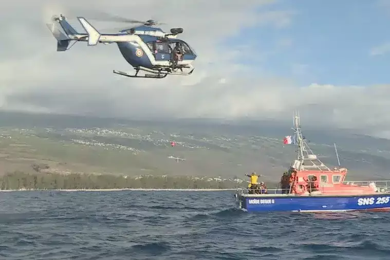 Saint-Philippe : deux pêcheurs sauvés après le naufrage de leur bateau