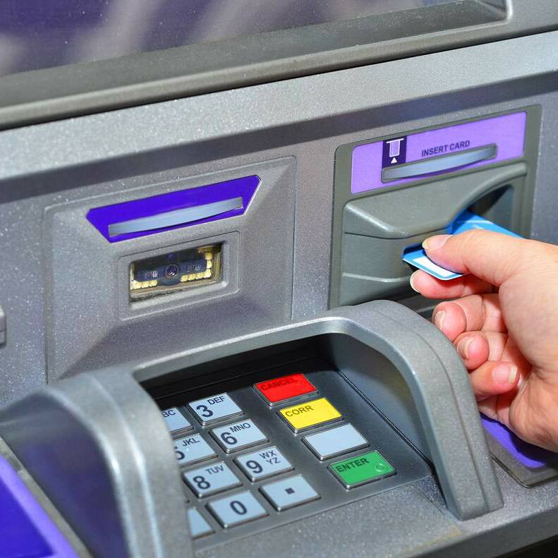 Tarifs bancaires : la Caisse d’Épargne et La Banque Postale restent les moins chères aux Antilles-Guyane