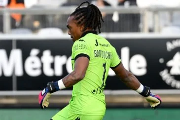 Football : Amiens sanctionné après des cris racistes visant le gardien guadeloupéen Teddy Bartouche-Selbonne