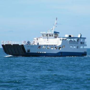 Mayotte met aux enchères deux anciennes barges, fin de parcours pour le Saffari Djema et le Maoré Mawa