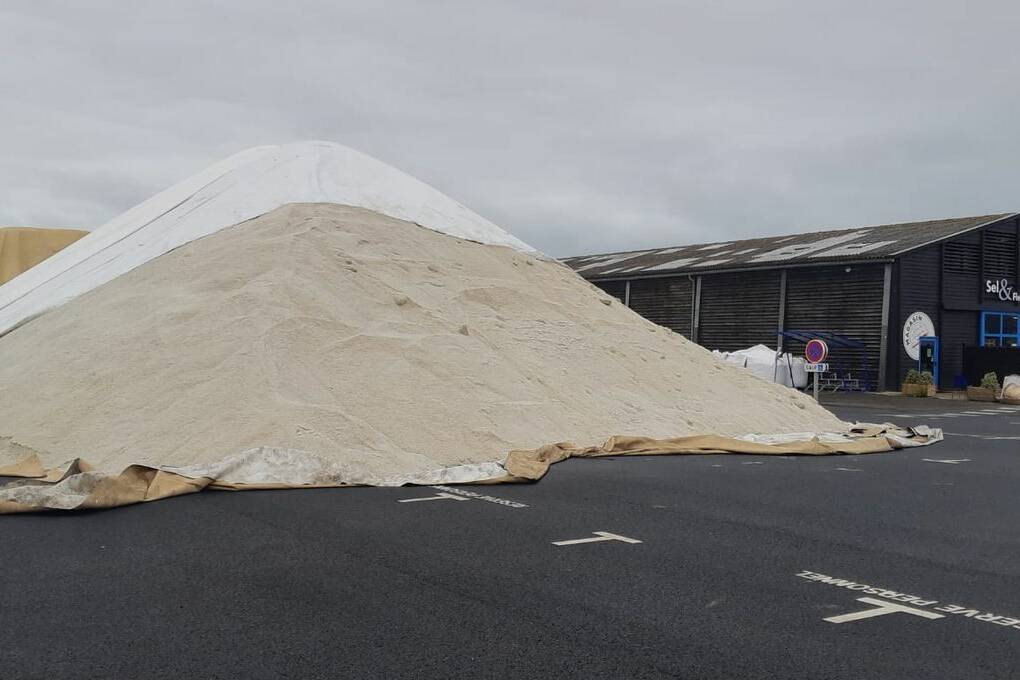 Saint-Pierre-et-Miquelon : l’arrivée de 200 tonnes de sel permet de sécuriser la fin de l’hiver
