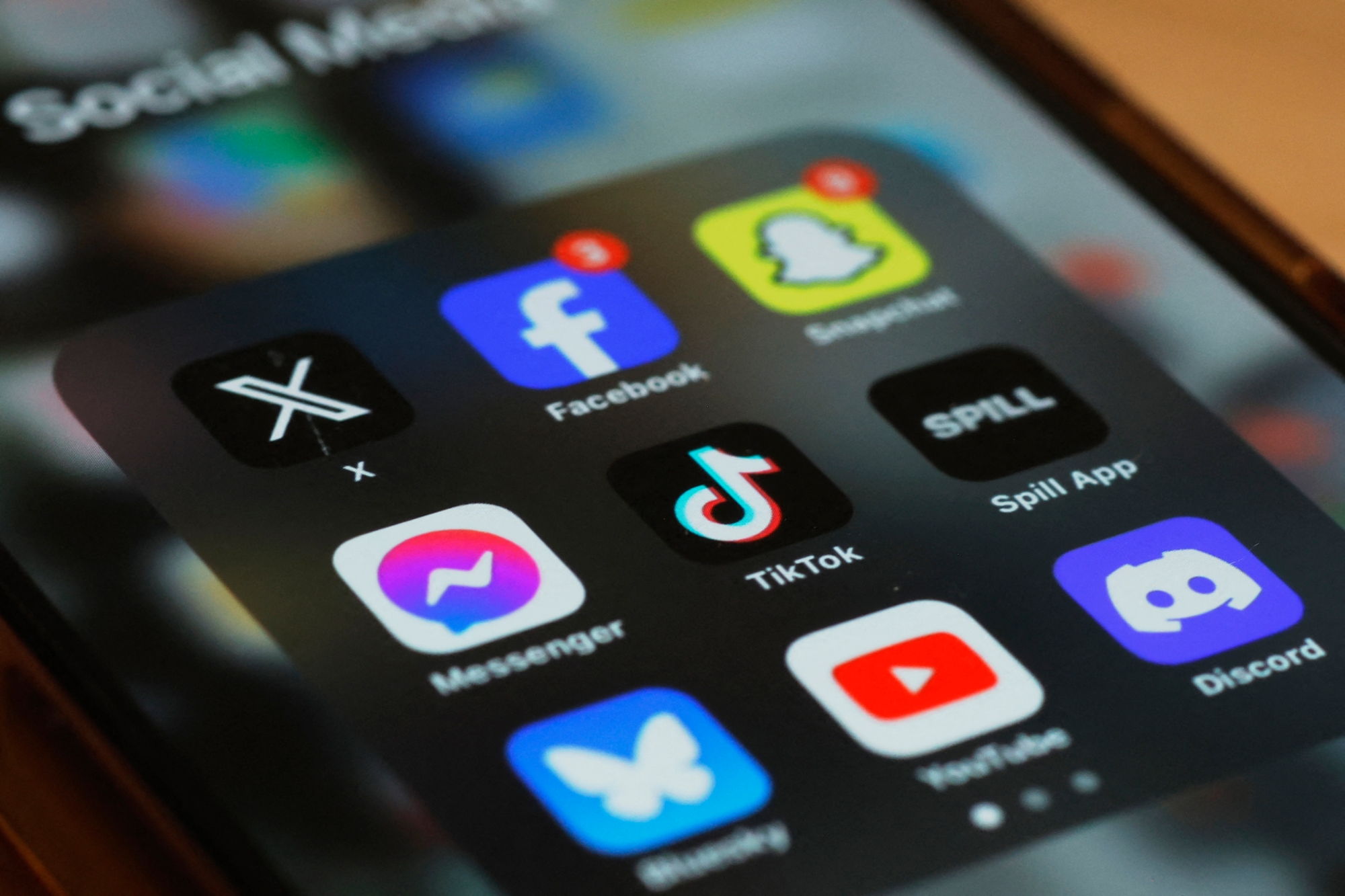 Mayotte : le projet d’interdiction des réseaux sociaux aux moins de 15 ans divise la population