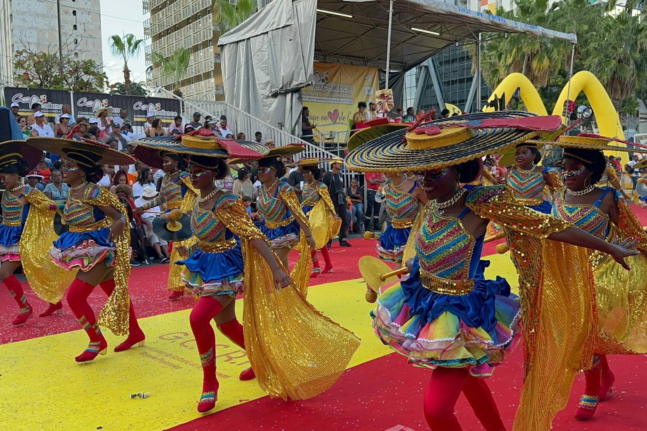 Carnaval à Pointe-à-Pitre : l’État reprend la main pour empêcher la fête de basculer dans le chaos