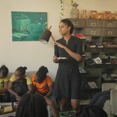 Avec « Ésansyèl », Ysaora Thibus mise sur l’excellence et la responsabilité pour révéler les talents guadeloupéens